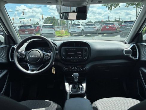 Used 2025 Kia Soul LX w/ LX Technology Package FWD image 28