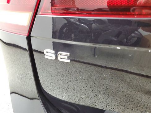 Used 2022 Volkswagen Tiguan SE R-Line FWD image 6