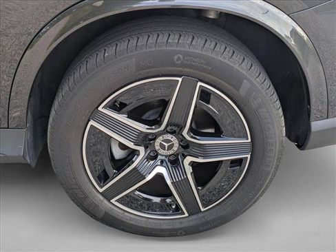 Used 2025 Mercedes-Benz GLC 300 image 11