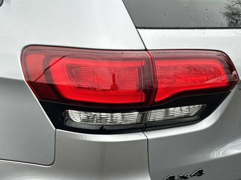 Used 2020 Jeep Grand Cherokee Altitude image 9