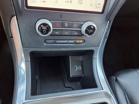 Used 2022 Ford Edge Titanium image 19