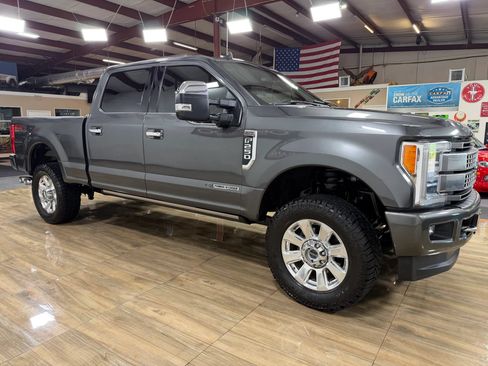 Used 2019 Ford F250 Platinum w/ Platinum Ultimate Package AWD/4WD image 3