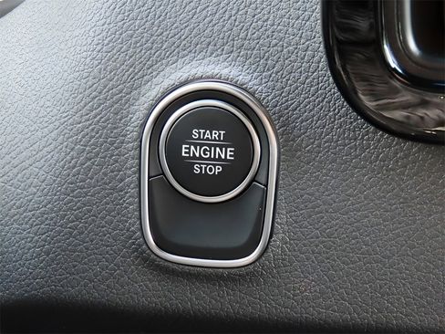 Used 2024 Mercedes-Benz Sprinter 2500 image 32