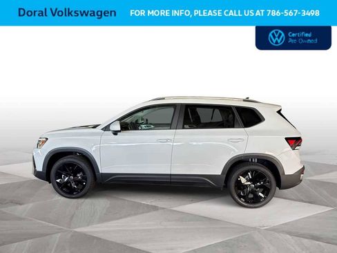 Used 2025 Volkswagen Taos SE FWD image 5