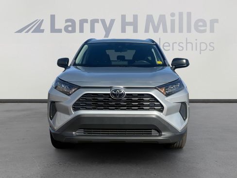 Used 2019 Toyota RAV4 LE image 4