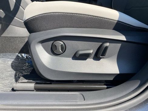 New 2025 Volkswagen Taos SE image 26