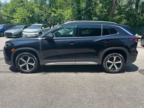 Used 2025 Volkswagen Tiguan SE AWD/4WD image 2