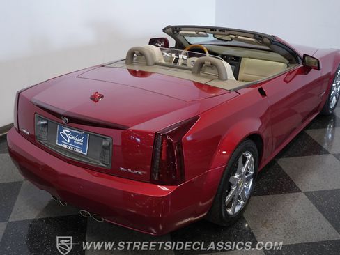 Used 2005 Cadillac XLR image 33