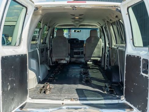 Used 2014 Ford E-350 and Econoline 350 XLT image 14
