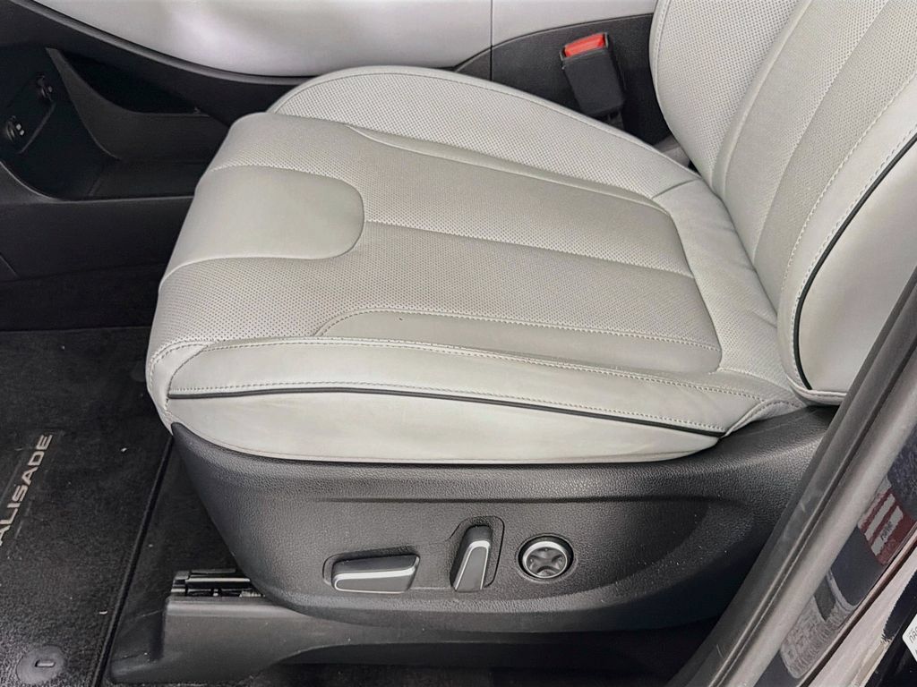 Used 2024 Hyundai Palisade SEL w/ Premium Package FWD image 25