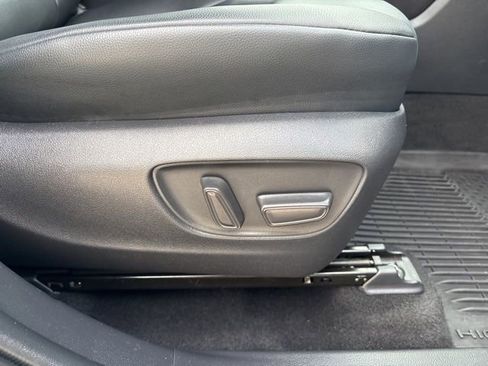 Used 2022 Toyota Highlander XLE image 7