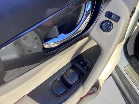 Used 2019 Nissan Rogue SV w/ Premium Package image 19