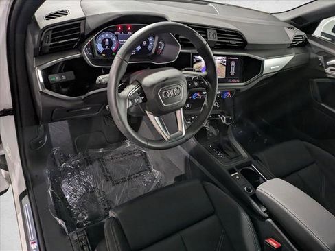Certified 2025 Audi Q3 2.0T Premium w/ Convenience Package image 10
