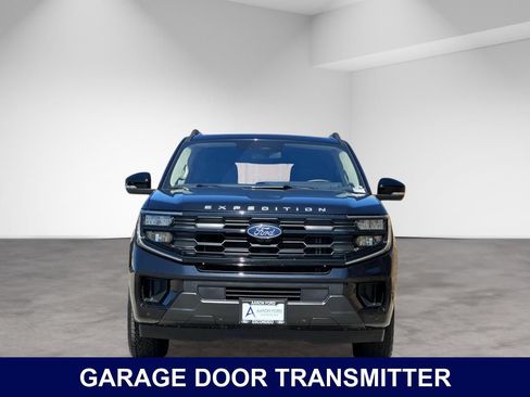Used 2025 Ford Expedition Active AWD/4WD image 9