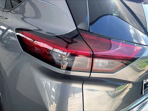Certified 2025 Nissan Rogue SV FWD image 28