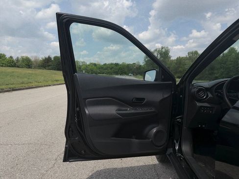 Used 2020 Nissan Kicks S FWD image 13