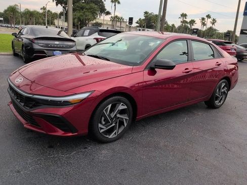 Certified 2025 Hyundai Elantra Sport w/ Cargo Package FWD image 8