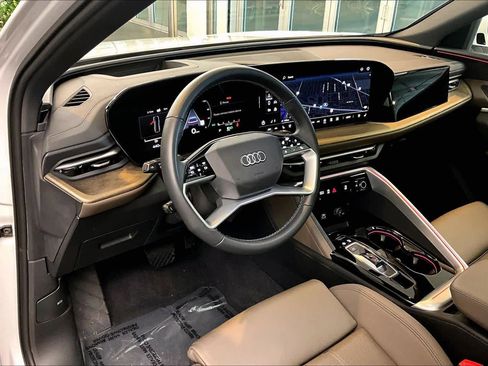 Certified 2025 Audi Q5 Premium Plus w/ Premium Plus image 17