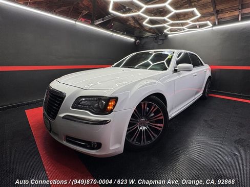 Used 2012 Chrysler 300 S RWD image 2