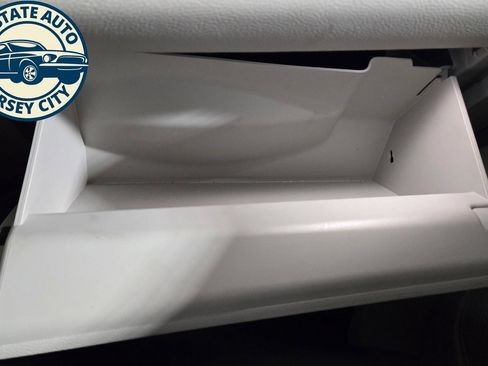 Used 2024 Chrysler Pacifica Limited FWD image 27