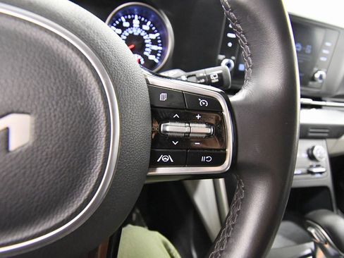 Certified 2024 Kia Carnival LX image 21