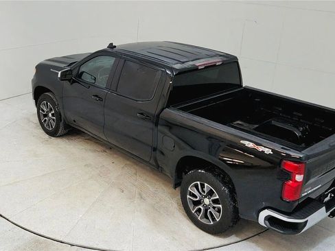 Used 2022 Chevrolet Silverado 1500 LT AWD/4WD image 25
