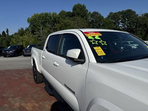 Used 2022 Toyota Tacoma SR5 AWD/4WD image 18