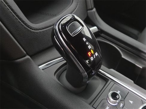 Used 2024 Cadillac XT6 Premium Luxury w/ Technology Package image 13