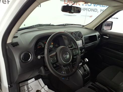 Used 2014 Jeep Patriot Latitude FWD image 13
