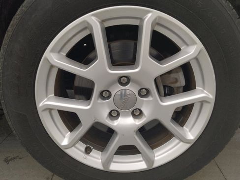 Used 2020 Jeep Renegade Latitude w/ Safety & Security Group II FWD image 31