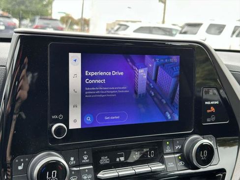 Certified 2024 Toyota Highlander XLE AWD/4WD image 3