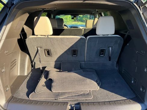 Used 2022 Chevrolet Traverse LS FWD image 23