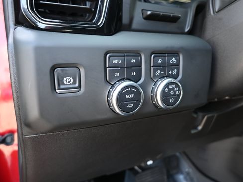 Used 2024 GMC Sierra 2500 AT4 w/ AT4 Premium Plus Package AWD/4WD image 18