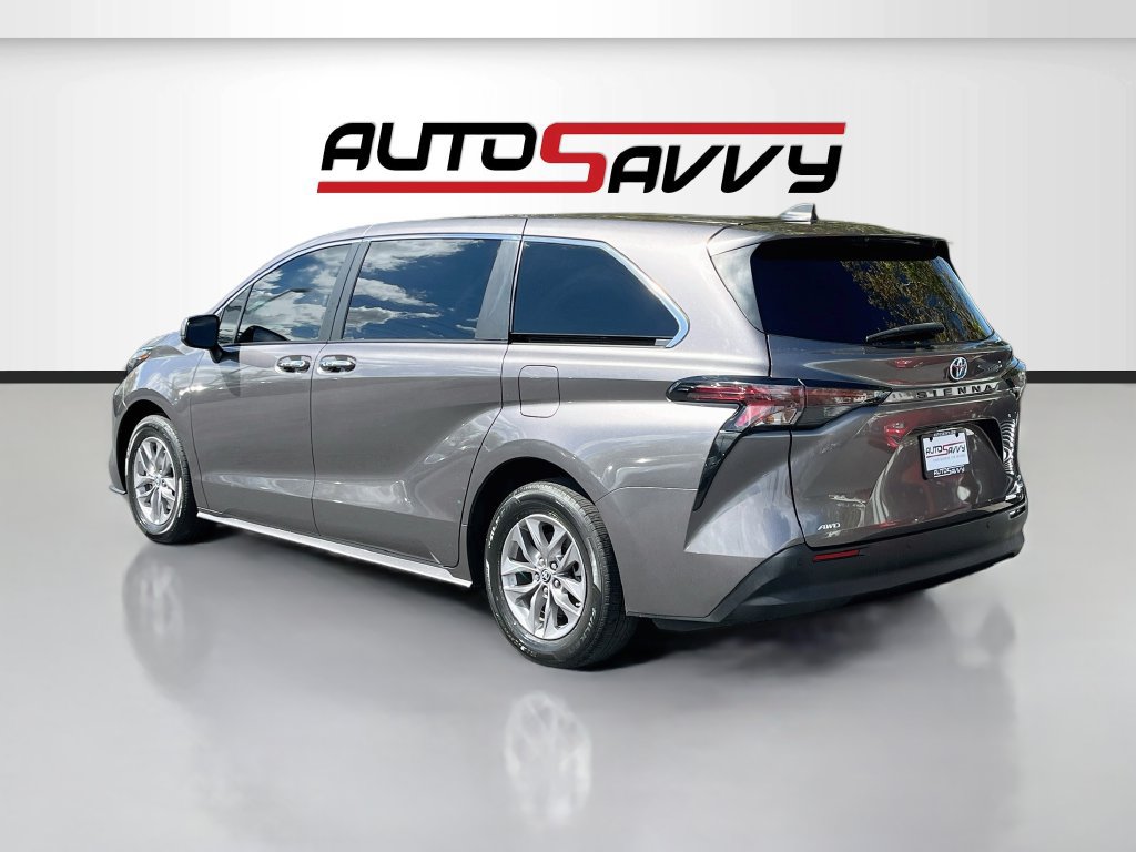 Used 2023 Toyota Sienna XLE AWD/4WD image 5