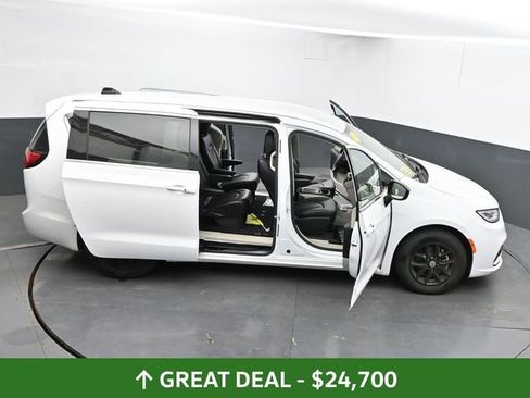 Used 2024 Chrysler Pacifica Touring-L FWD image 68
