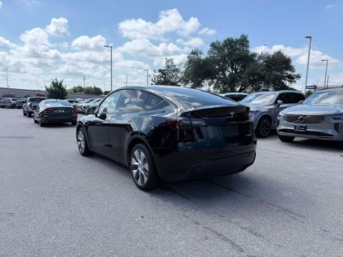 Used 2024 Tesla Model Y Long Range AWD/4WD image 4