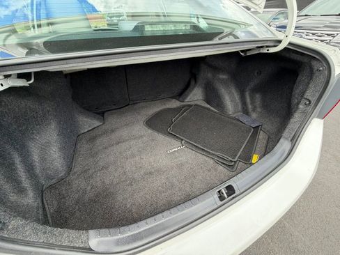 Used 2014 Toyota Corolla LE FWD image 11