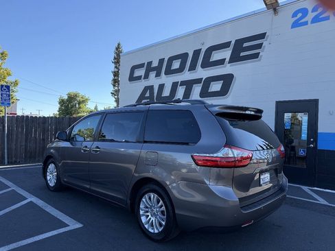 Used 2015 Toyota Sienna XLE Premium FWD image 25