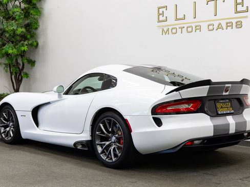 Used 2014 SRT Viper GTS w/ Exterior Carbon Fiber Package RWD image 3