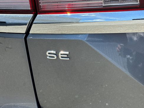 Used 2024 Volkswagen Atlas SE FWD image 6