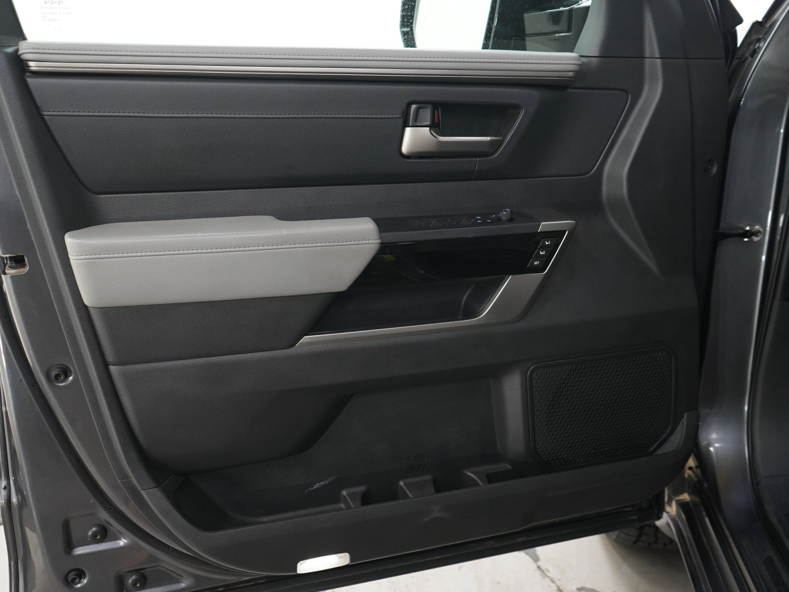 Used 2024 Toyota Tundra Limited AWD/4WD image 22