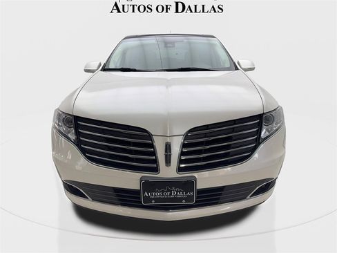 Used 2019 Lincoln MKT AWD image 3