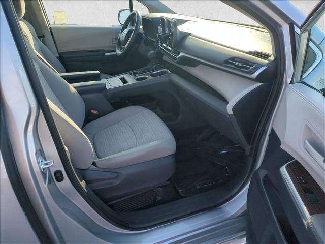 Used 2021 Toyota Sienna LE FWD image 21