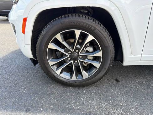 Used 2023 Jeep Grand Cherokee Overland w/ Adv Protech Group III AWD/4WD image 10