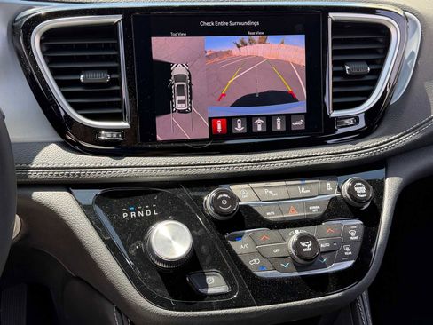 New 2026 Chrysler Pacifica Limited AWD/4WD image 17