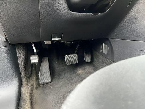Used 2017 Ford Explorer XLT AWD/4WD image 24