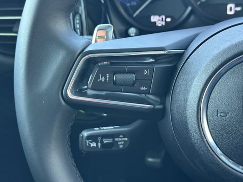 Certified 2025 Porsche Macan AWD/4WD image 26