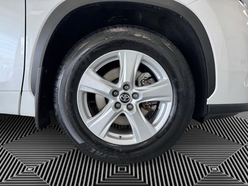 Used 2024 Toyota Highlander LE image 10