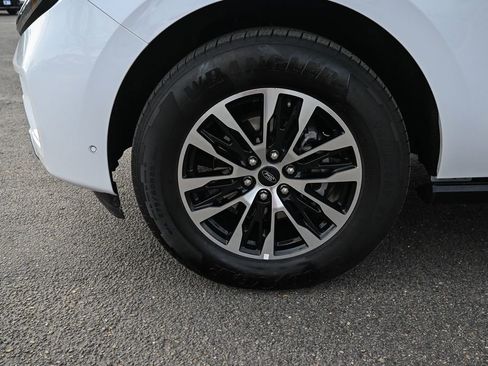 Certified 2025 Ford Expedition Max Platinum image 12