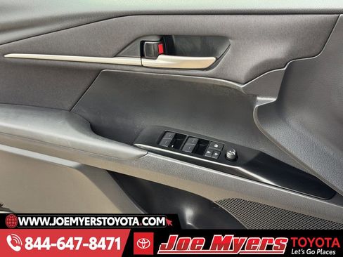 Used 2025 Toyota Camry LE image 26